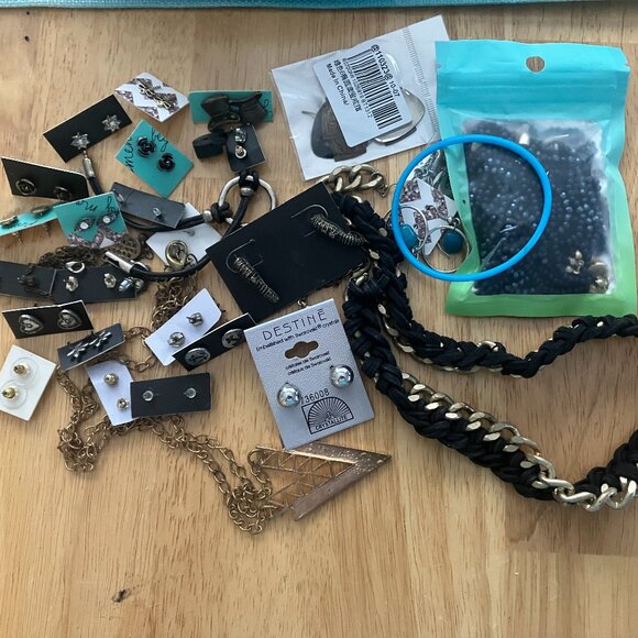 Mystery Vintage Jewelry Bundle About 4 lbs All Wearable 70+ Pieces - Picture 12 of 12